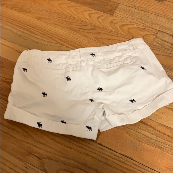 White Hollister Shorts - Picture 2 of 2